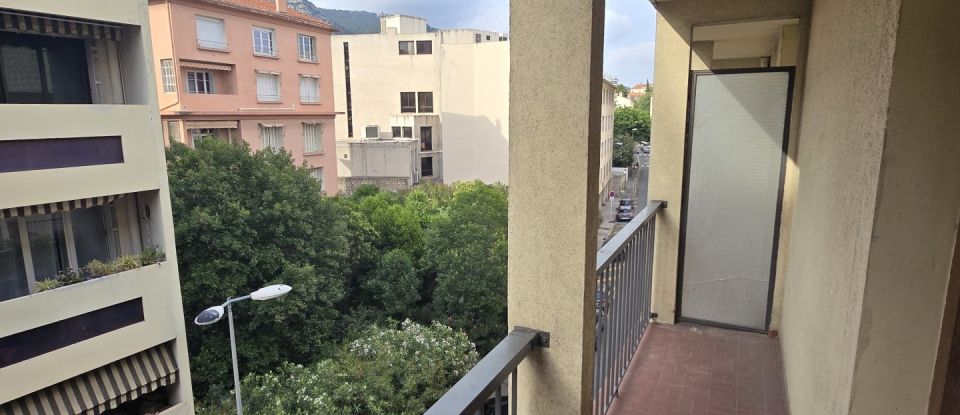 Apartment 1 room of 25 m² in Toulon (83000)