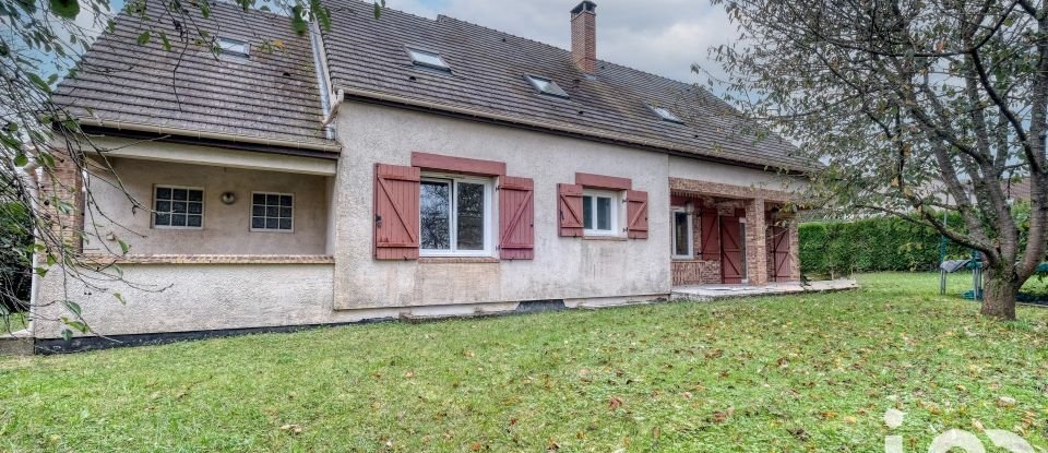 Maison traditionnelle 9 pièces de 180 m² à Claye-Souilly (77410)