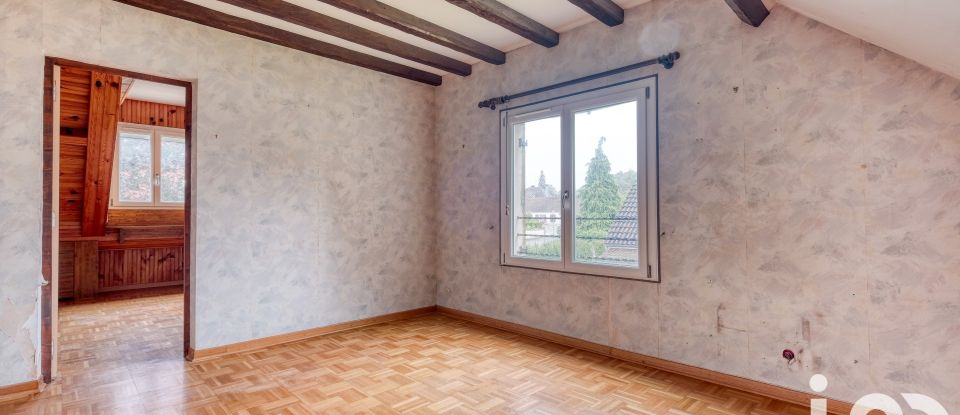 Maison traditionnelle 9 pièces de 180 m² à Claye-Souilly (77410)