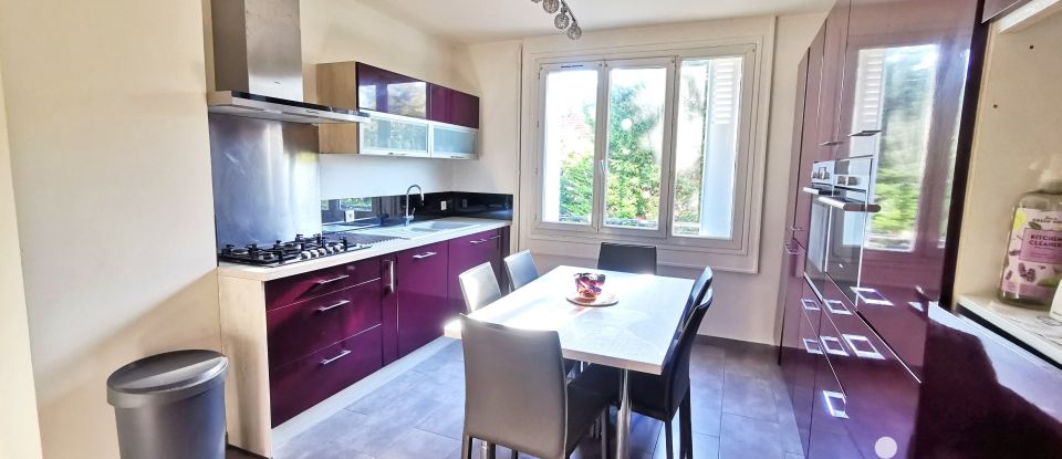 Maison 10 pièces de 172 m² à Chilly-Mazarin (91380)