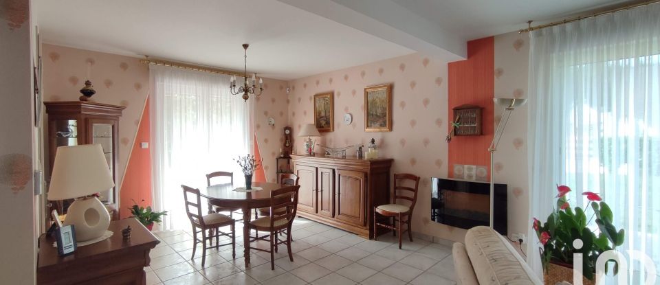 Traditional house 6 rooms of 139 m² in Geneuille (25870)