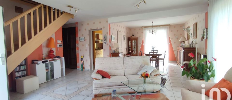 Traditional house 6 rooms of 139 m² in Geneuille (25870)