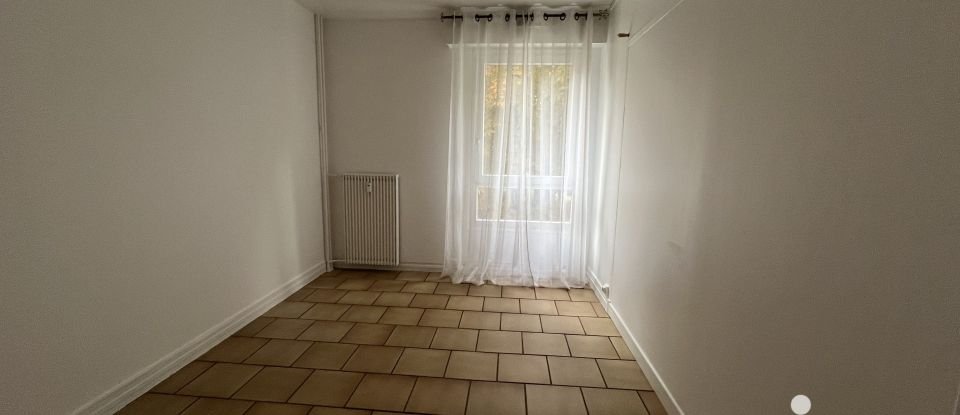 Apartment 4 rooms of 85 m² in Évry (91000)