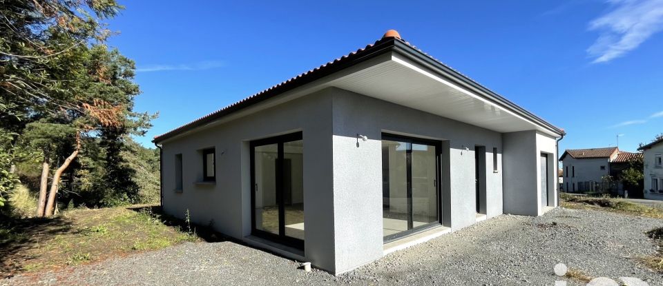 Pavillon 3 pièces de 94 m² à Châtel-Guyon (63140)