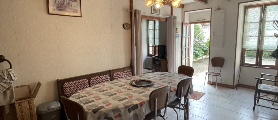 Village house 4 rooms of 50 m² in Mosnac (16120)