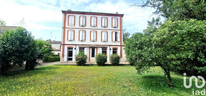 Building in Castelsarrasin (82100) of 400 m²