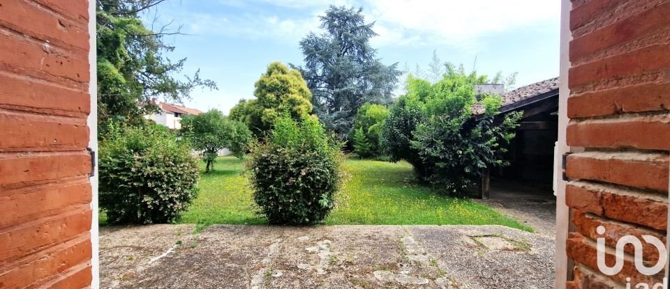 Building in Castelsarrasin (82100) of 400 m²