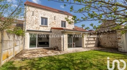 Traditional house 10 rooms of 277 m² in La Ville-du-Bois (91620)