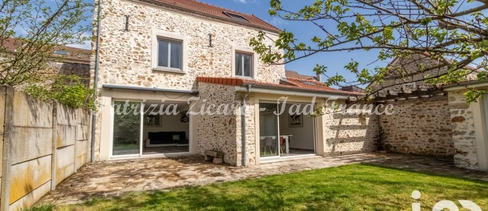 Traditional house 10 rooms of 277 m² in La Ville-du-Bois (91620)