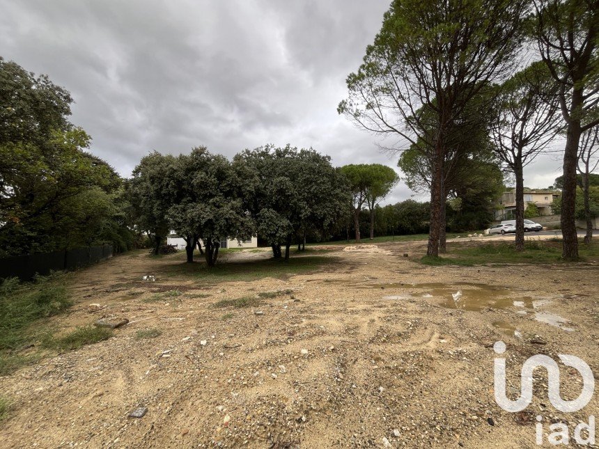 Land of 730 m² in Tavel (30126)