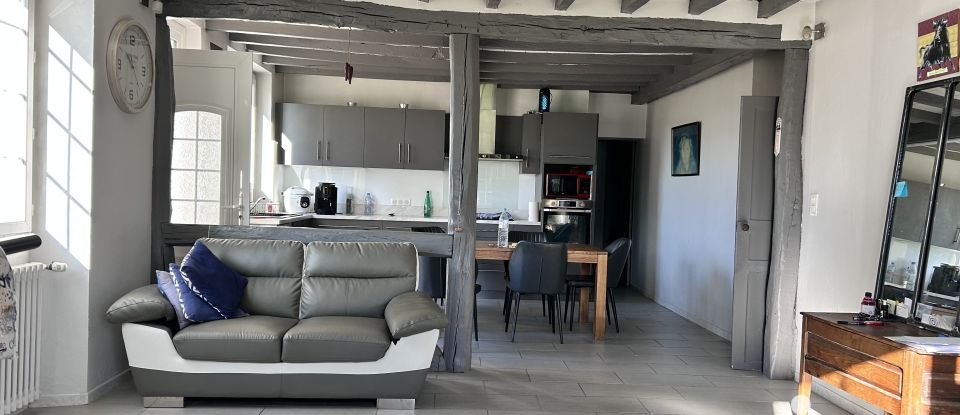 Maison 8 pièces de 236 m² à Amou (40330)