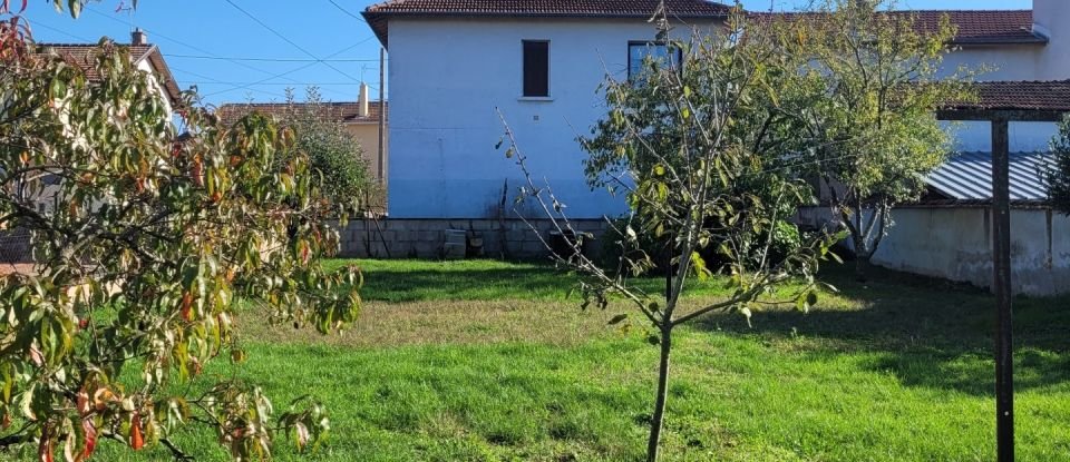 Traditional house 3 rooms of 70 m² in Riorges (42153)