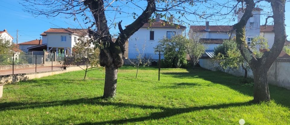 Traditional house 3 rooms of 70 m² in Riorges (42153)