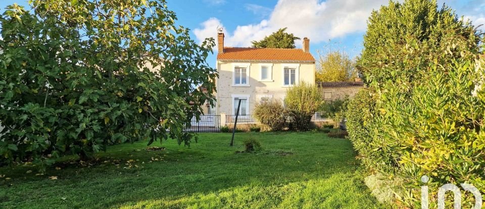 Maison 5 pièces de 105 m² à Mervent (85200)