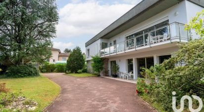 Maison 7 pièces de 216 m² à Fontaines-sur-Saône (69270)