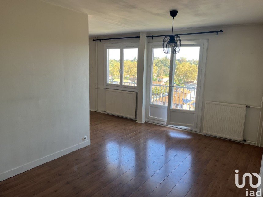 Apartment 4 rooms of 70 m² in Rillieux-la-Pape (69140)