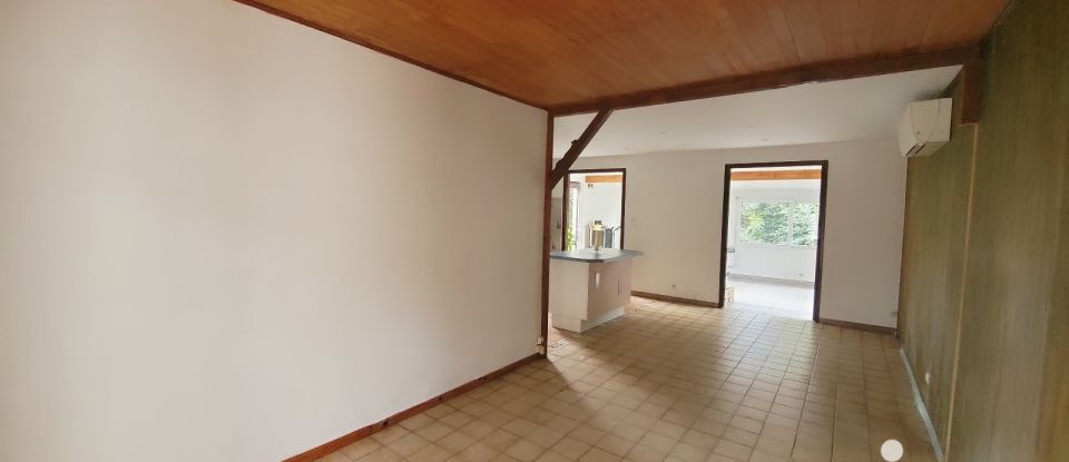 House 4 rooms of 99 m² in Coutras (33230)