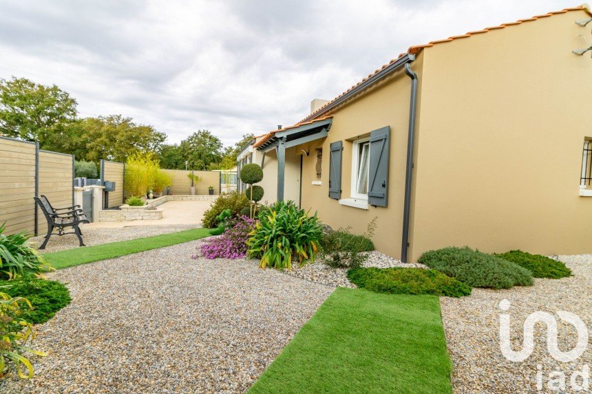 Maison traditionnelle 5 pièces de 88 m² à Beaulieu-sous-la-Roche (85190)