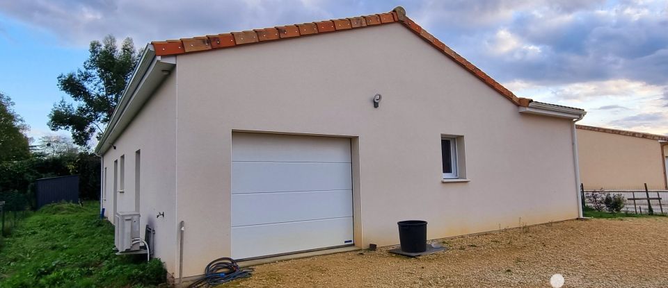 Pavillon 4 pièces de 116 m² à Vouillé (86190)