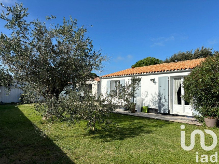 Traditional house 4 rooms of 97 m² in Le Bois-Plage-en-Ré (17580)