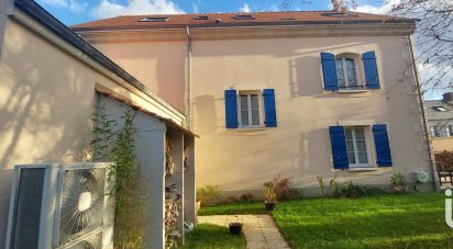 Pavilion 8 rooms of 230 m² in Bailly-Romainvilliers (77700)