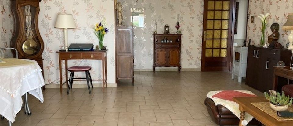 House 5 rooms of 122 m² in Saint-Marcel-d'Ardèche (07700)