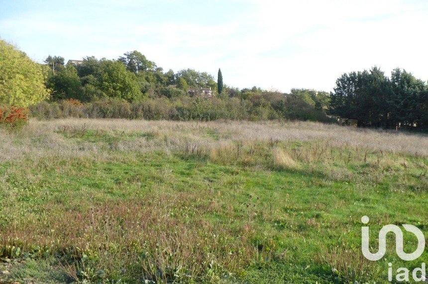 Land of 828 m² in Pierrevert (04860)