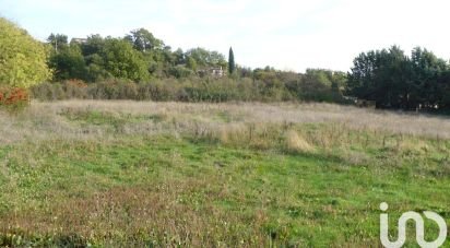 Land of 828 m² in Pierrevert (04860)