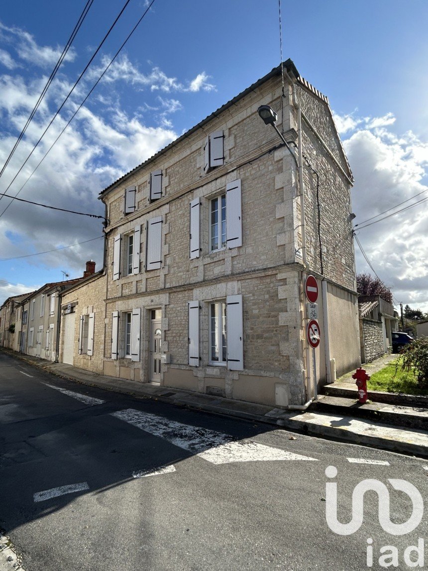 Maison 6 pièces de 147 m² à Mansle (16230)