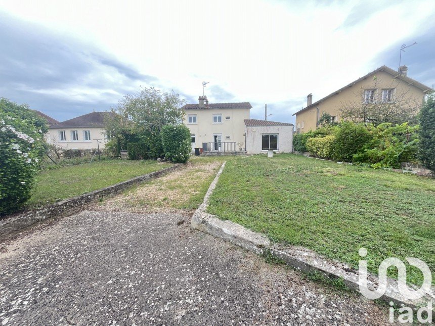 Maison de ville 5 pièces de 117 m² à Lussac-les-Châteaux (86320)