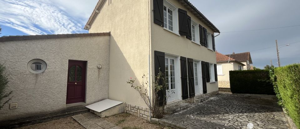 Town house 5 rooms of 117 m² in Lussac-les-Châteaux (86320)