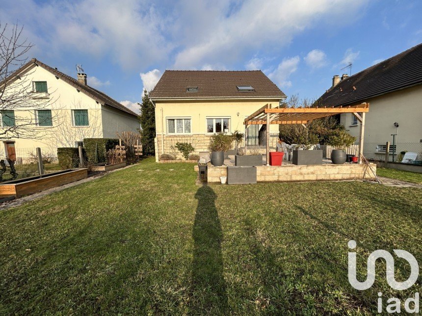 Maison traditionnelle 7 pièces de 145 m² à Brétigny-sur-Orge (91220)