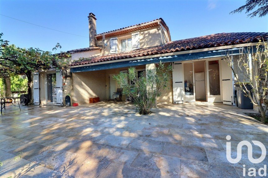 Traditional house 5 rooms of 135 m² in Saint-Maximin-la-Sainte-Baume (83470)