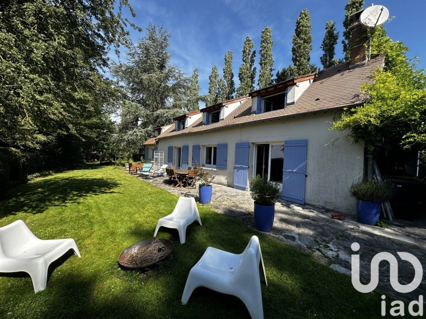 House 9 rooms of 215 m² in Villiers-Saint-Georges (77560)