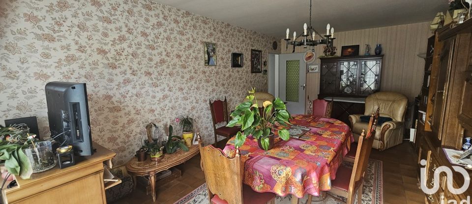 Traditional house 5 rooms of 110 m² in Le Blanc (36300)