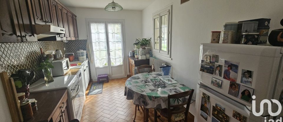 Traditional house 5 rooms of 110 m² in Le Blanc (36300)