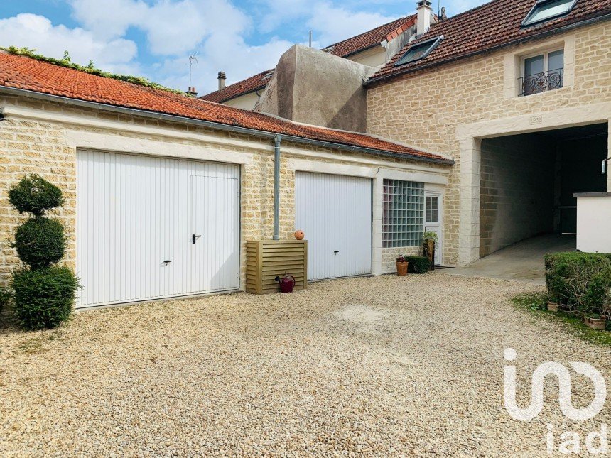 Traditional house 8 rooms of 200 m² in Mareuil-lès-Meaux (77100)