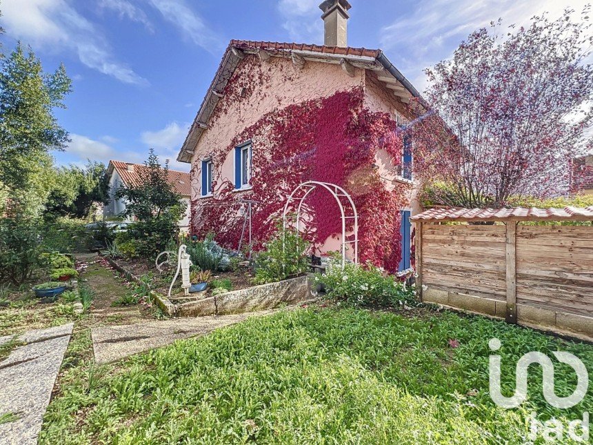 Maison 7 pièces de 162 m² à Millau (12100)