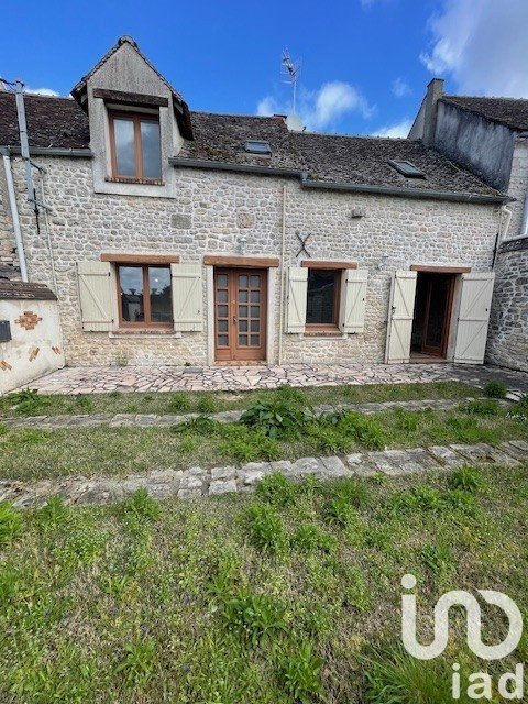 Maison traditionnelle 4 pièces de 90 m² à Souppes-sur-Loing (77460)