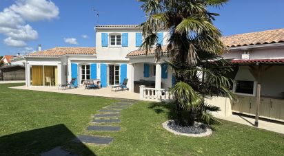 Maison 7 pièces de 205 m² à Saint-Sulpice-de-Royan (17200)