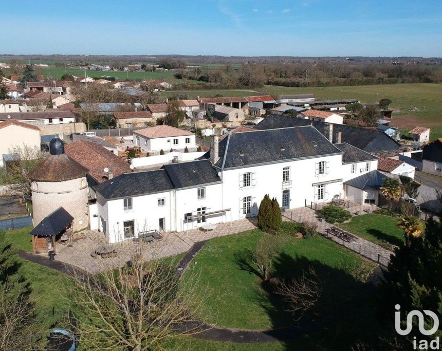 House 20 rooms of 640 m² in Vendeuvre-du-Poitou (86380)