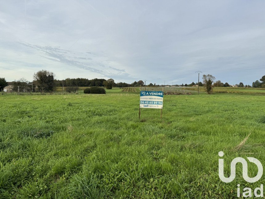 Land of 3,091 m² in Montendre (17130)