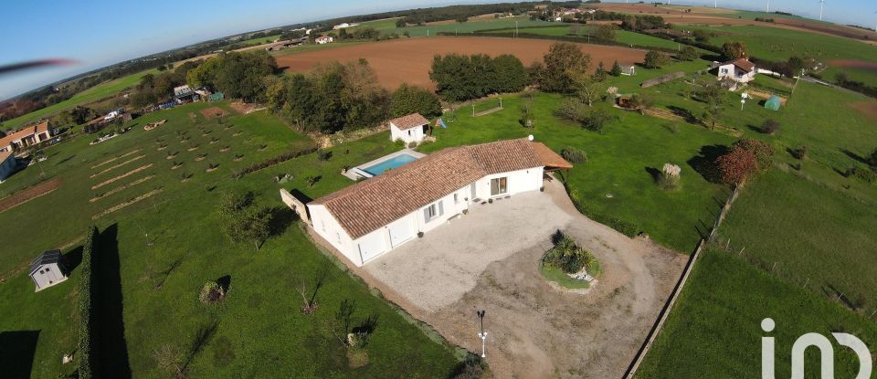 Maison traditionnelle 4 pièces de 93 m² à Saint-Mary (16260)