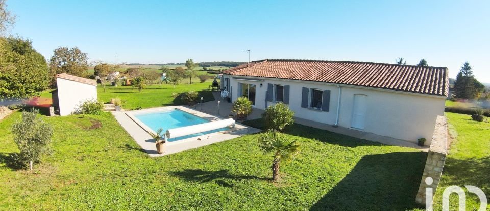 Maison traditionnelle 4 pièces de 93 m² à Saint-Mary (16260)