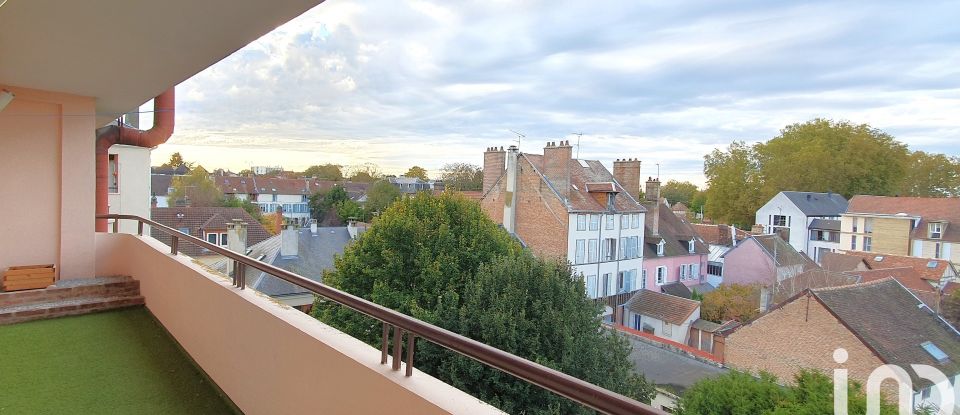 Apartment 3 rooms of 71 m² in Troyes (10000)