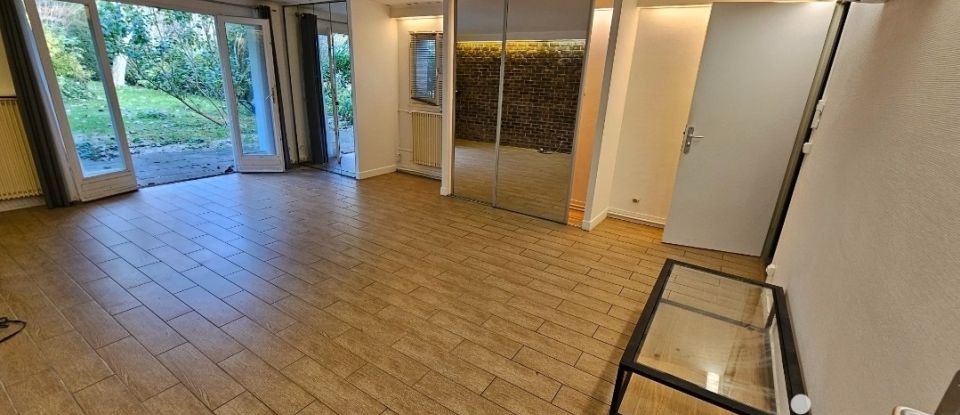 Maison traditionnelle 9 pièces de 250 m² à Créteil (94000)