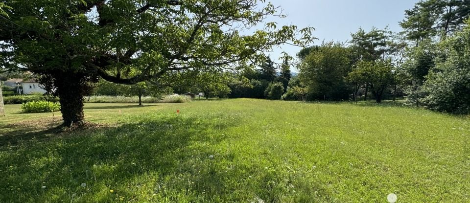 Land of 2,347 m² in La Couronne (16400)