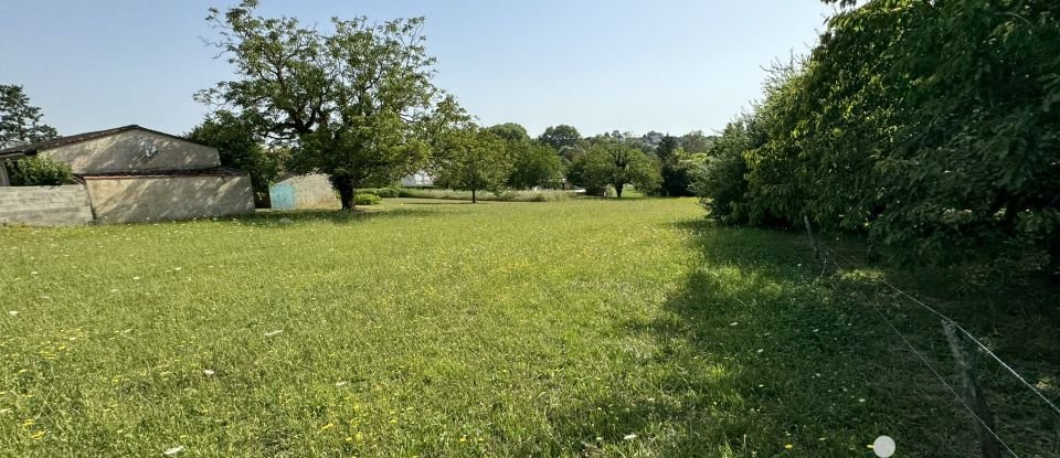 Land of 2,347 m² in La Couronne (16400)