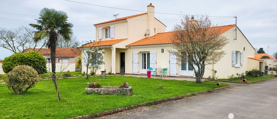 Traditional house 5 rooms of 146 m² in Talmont-Saint-Hilaire (85440)