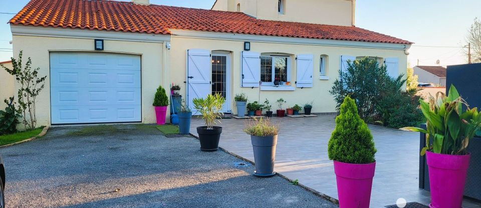 Traditional house 5 rooms of 146 m² in Talmont-Saint-Hilaire (85440)